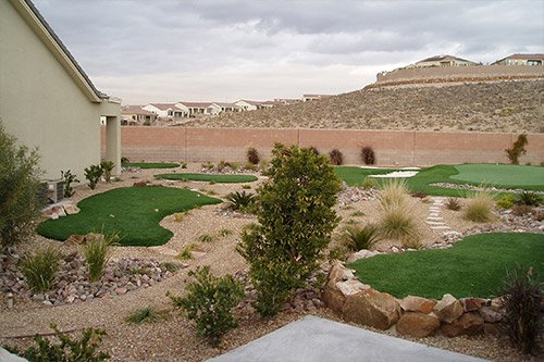 Backyard chipping and putting course